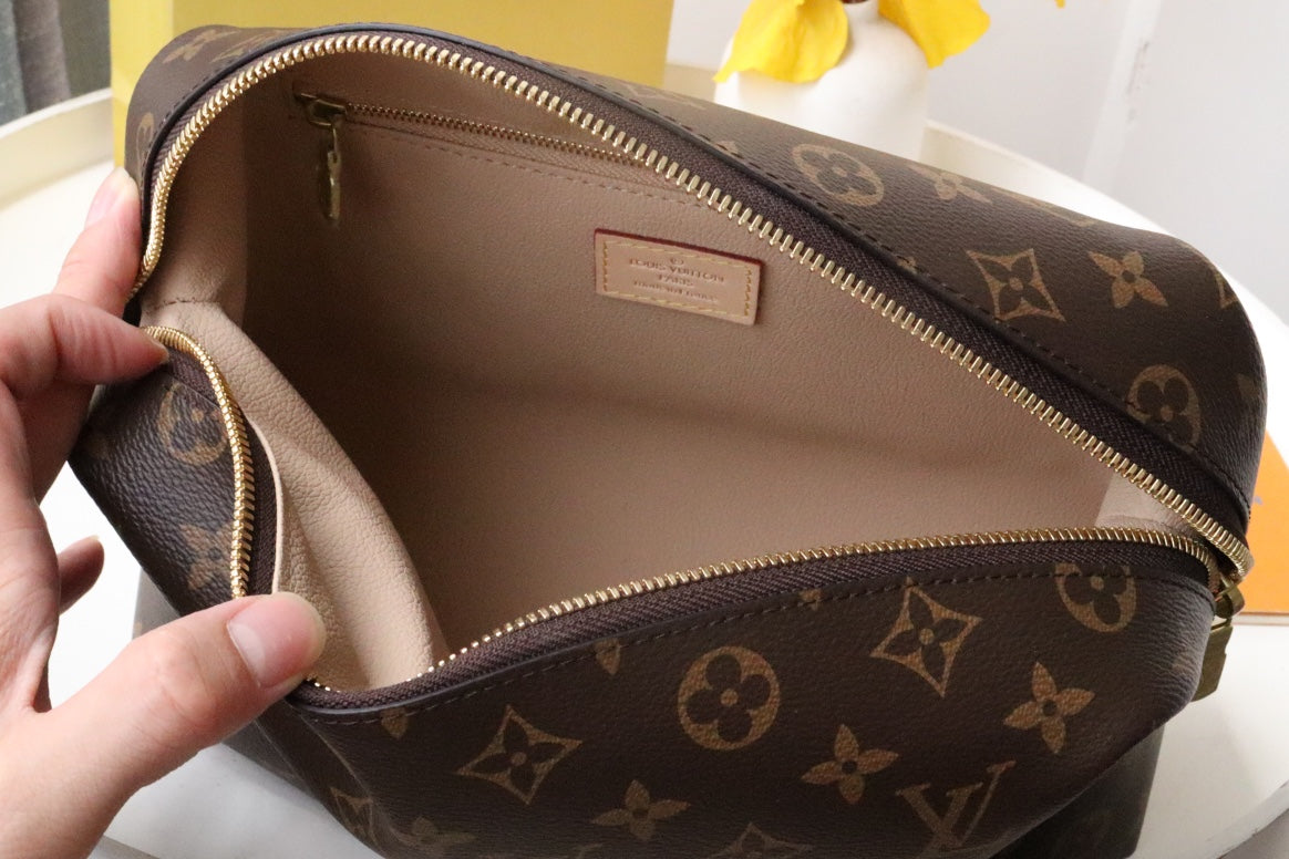 COSMETIC BAG 27 IN BROWN MONOGRAM COATED CANVAS