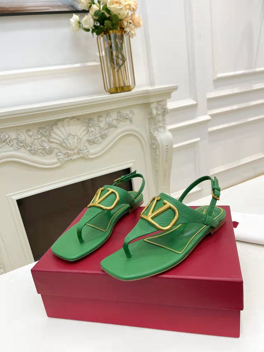 THONG SANDALS IN EMERALD GREEN CALFSKIN WITH GOLD LOGO
