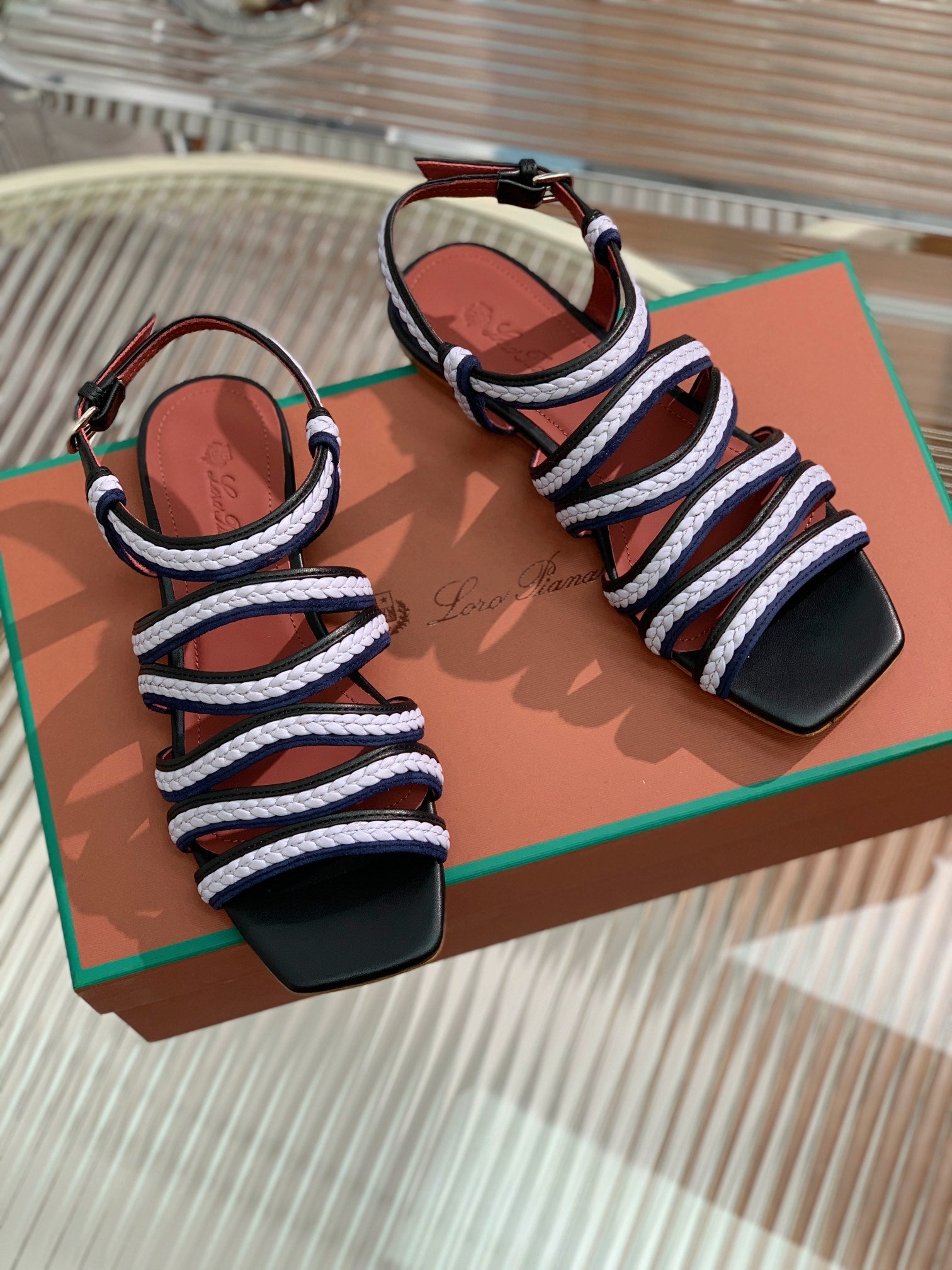 LP SPRIGHTLY CHARMS SANDAL WHITE AND BLACK CALFSKIN