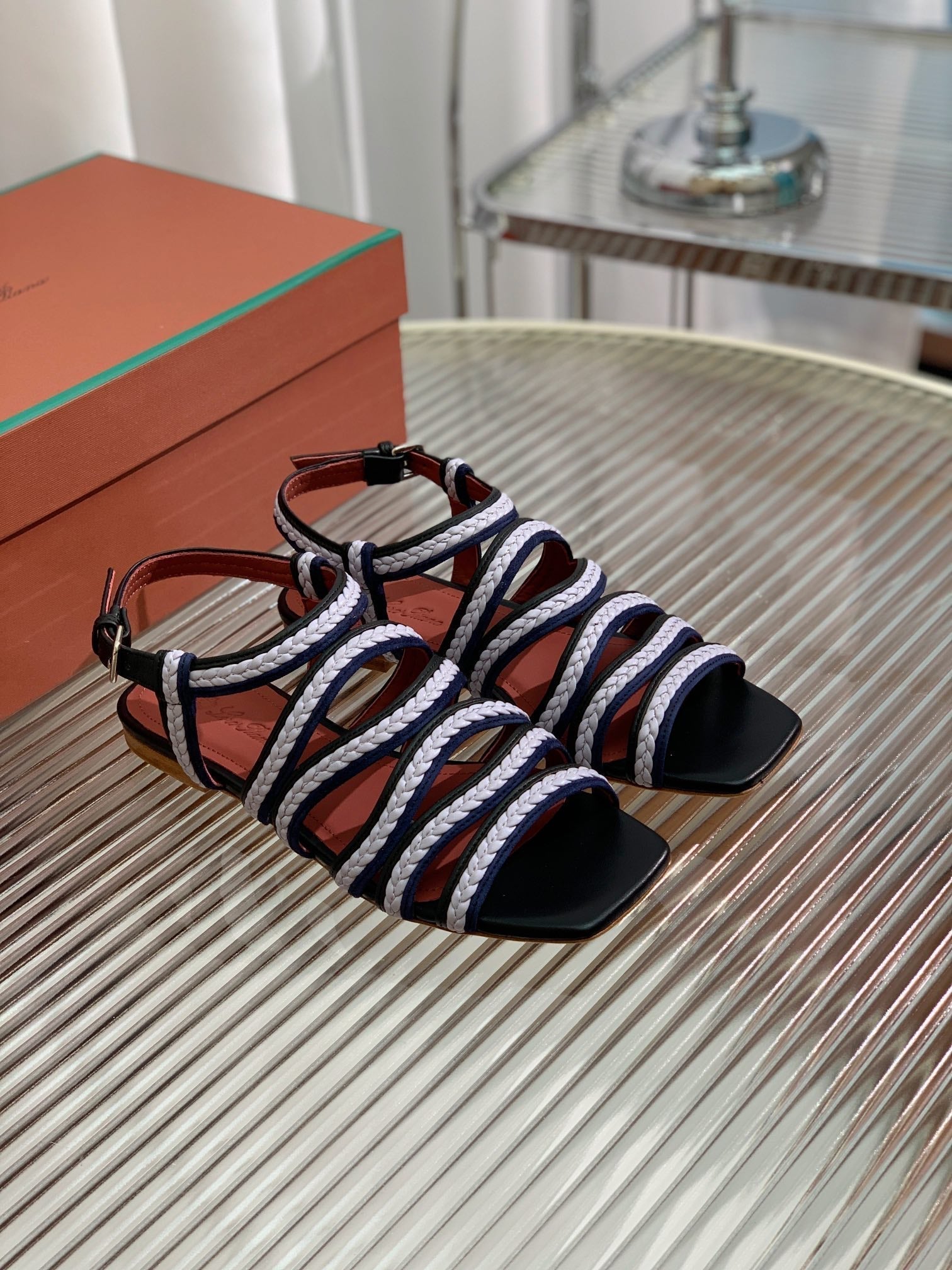 LP SPRIGHTLY CHARMS SANDAL WHITE AND BLACK CALFSKIN