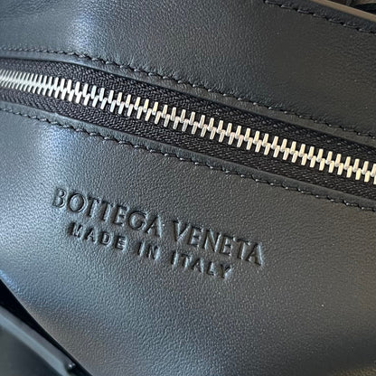 CASSETTE 23 BLACK CALFSKIN WITH VERSATILE STRAP