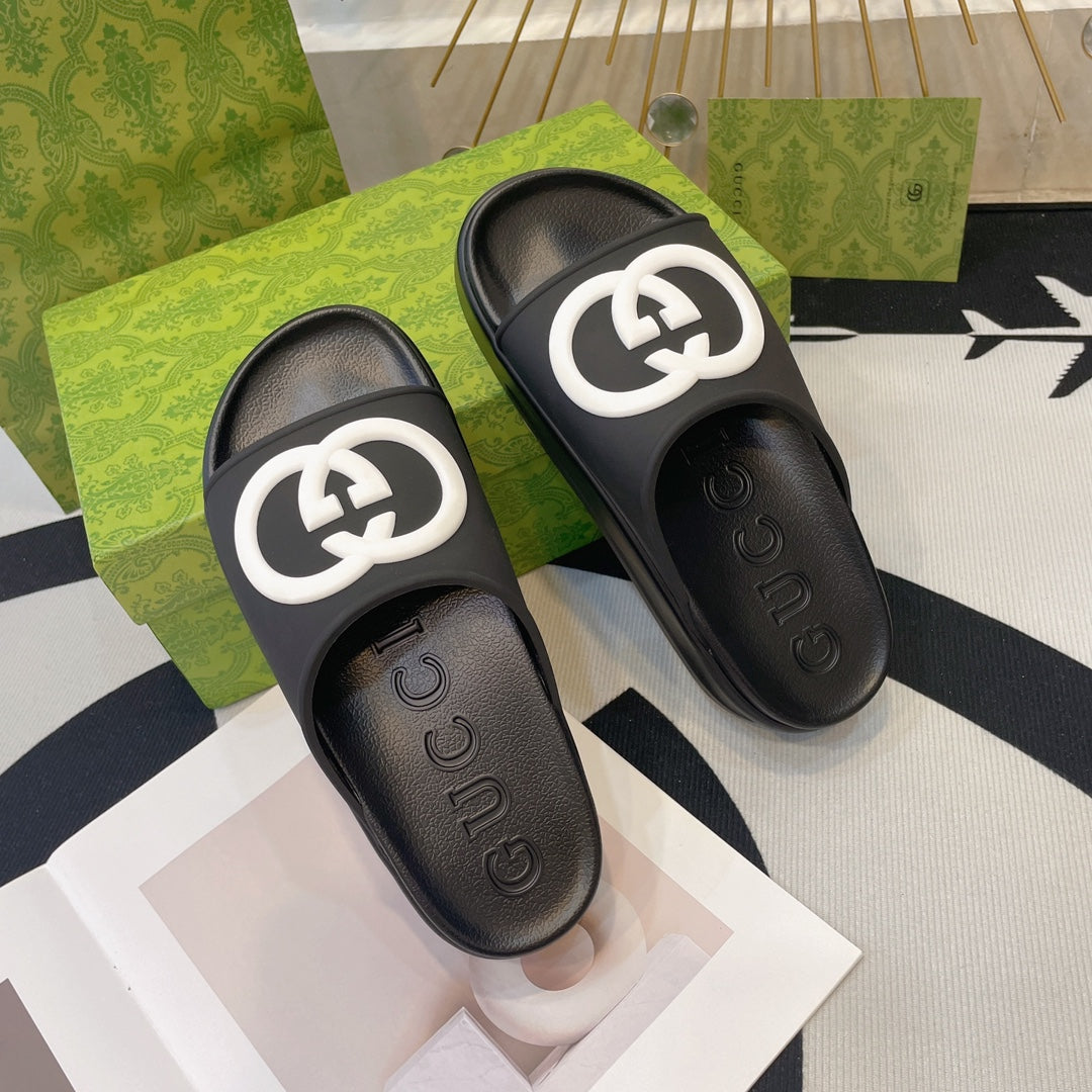 INTERLOCKING G SLIDE SANDAL IN BLACK IMPORTED TPU