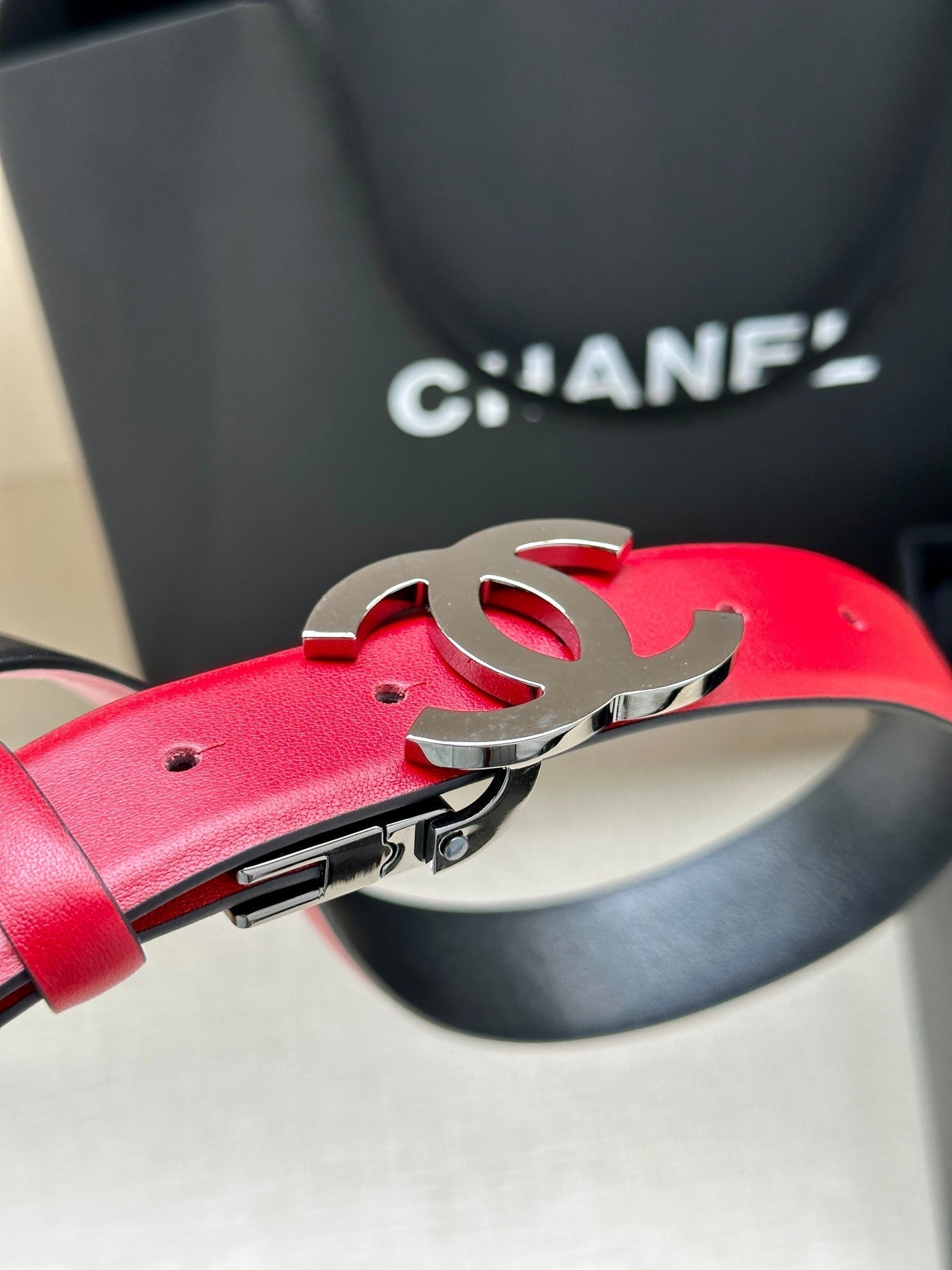 CC 30MM BELT IN CHERRY RED AND BLACK CALFSKIN WITH SILVER HARDWARE