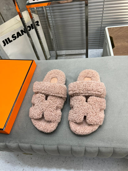 CHYPRE SLIPPERS IN ROSY BROWN LAMB WOOL
