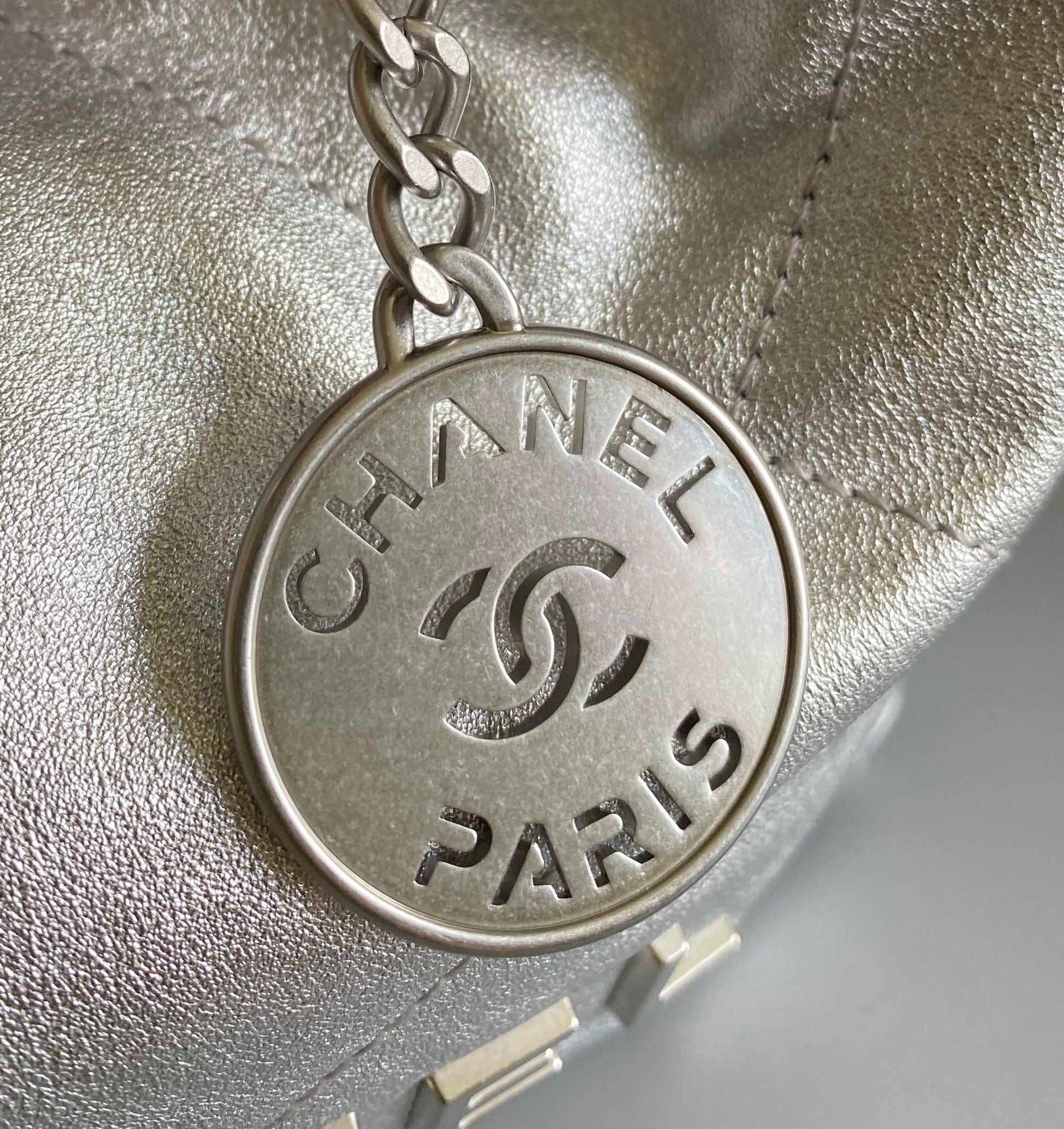 CC HOBO MINI 20CM SILVER LAMBSKIN