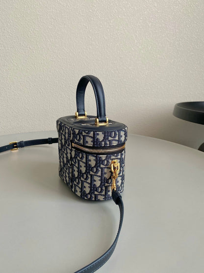 SIGNATURE VANITY 16 IN BLUE OBLIQUE JACQUARD