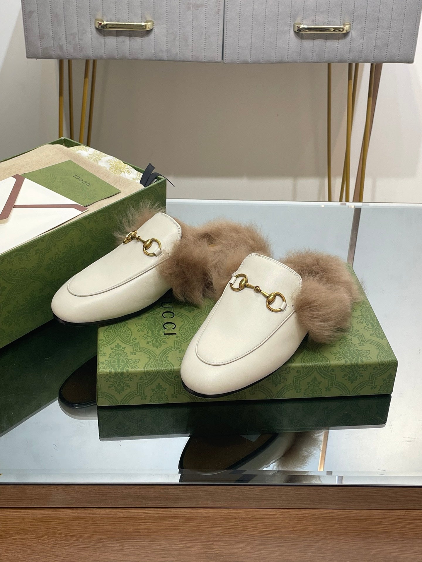 HORSEBIT MULE IN WHITE CALFSKIN AND LAMB WOOL LINING