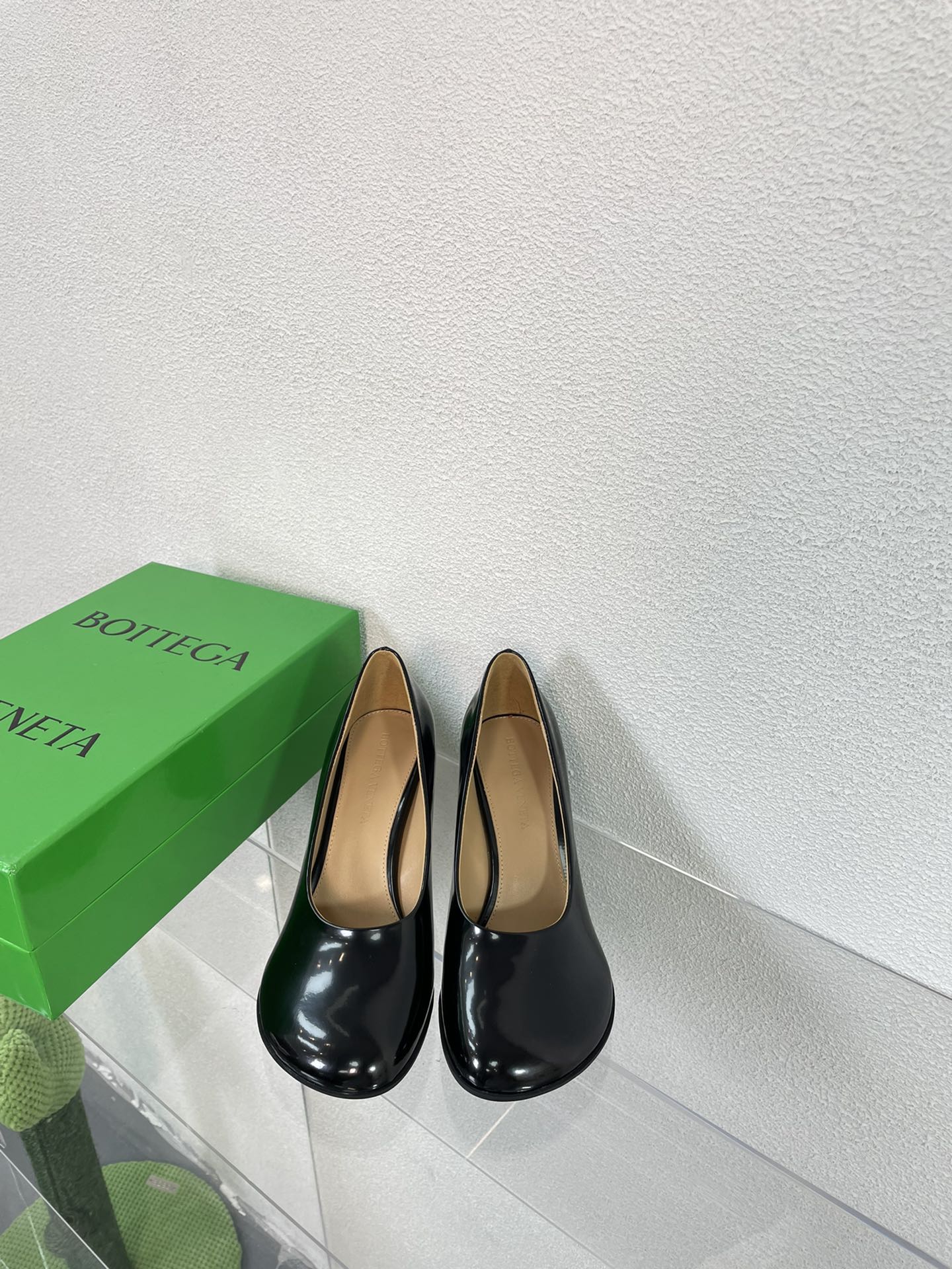 ATOMIC HIGH PUMP 9 CM IN BLACK CALFSKIN