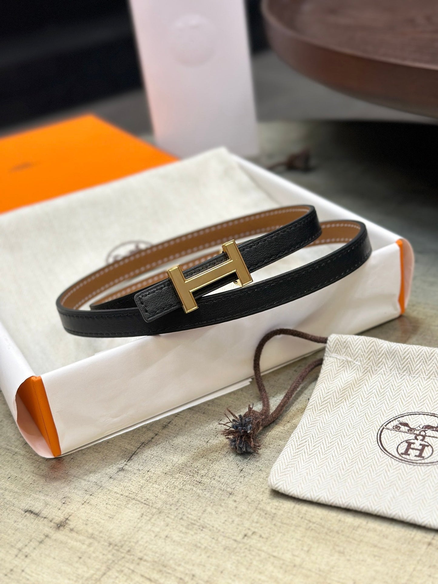HM FOCUS BUCKLE & REVERSIBLE TAWNY BROWN AND BLACK LEATHER STRAP 13MM GOLD HARDWARE