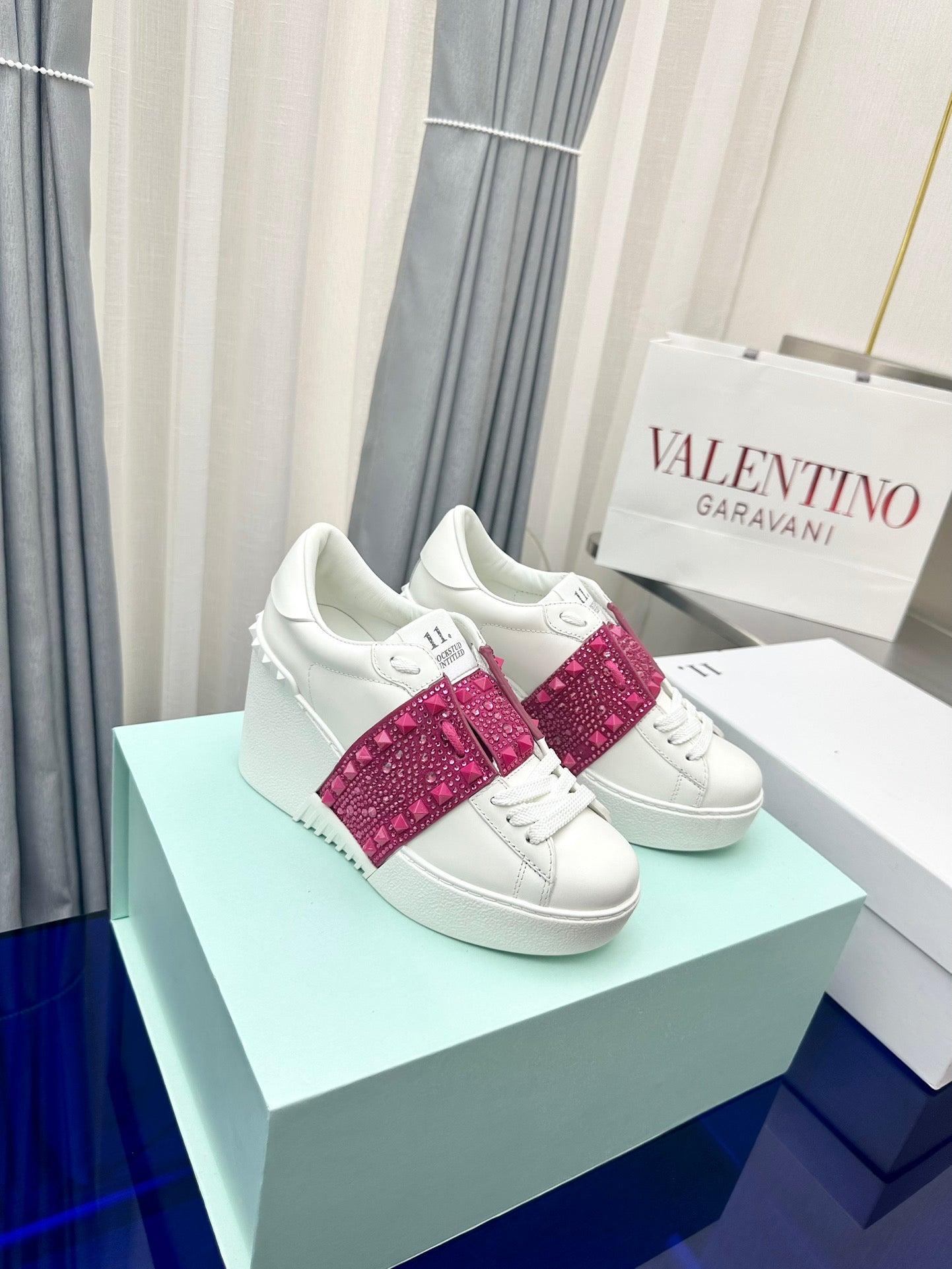 FLATFORM ROCKSTUD UNTITLED SNEAKER IN WHITE MIX MAGENTA PURPLE CALFSKIN WITH RHINSTONES