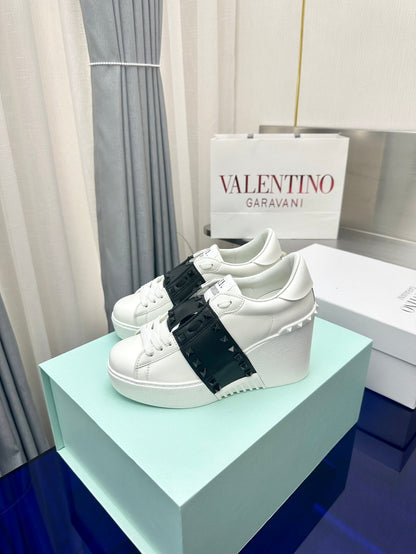 FLATFORM ROCKSTUD UNTITLED SNEAKER IN WHITE MIX BLACK CALFSKIN