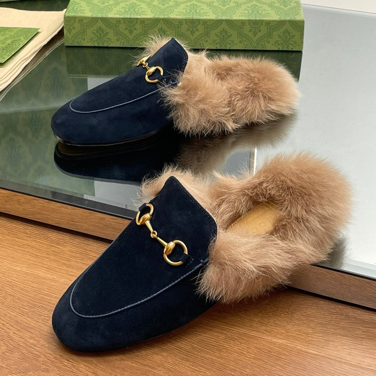 HORSEBIT MULE IN NAVY BLUE SUEDE AND LAMB WOOL LINING
