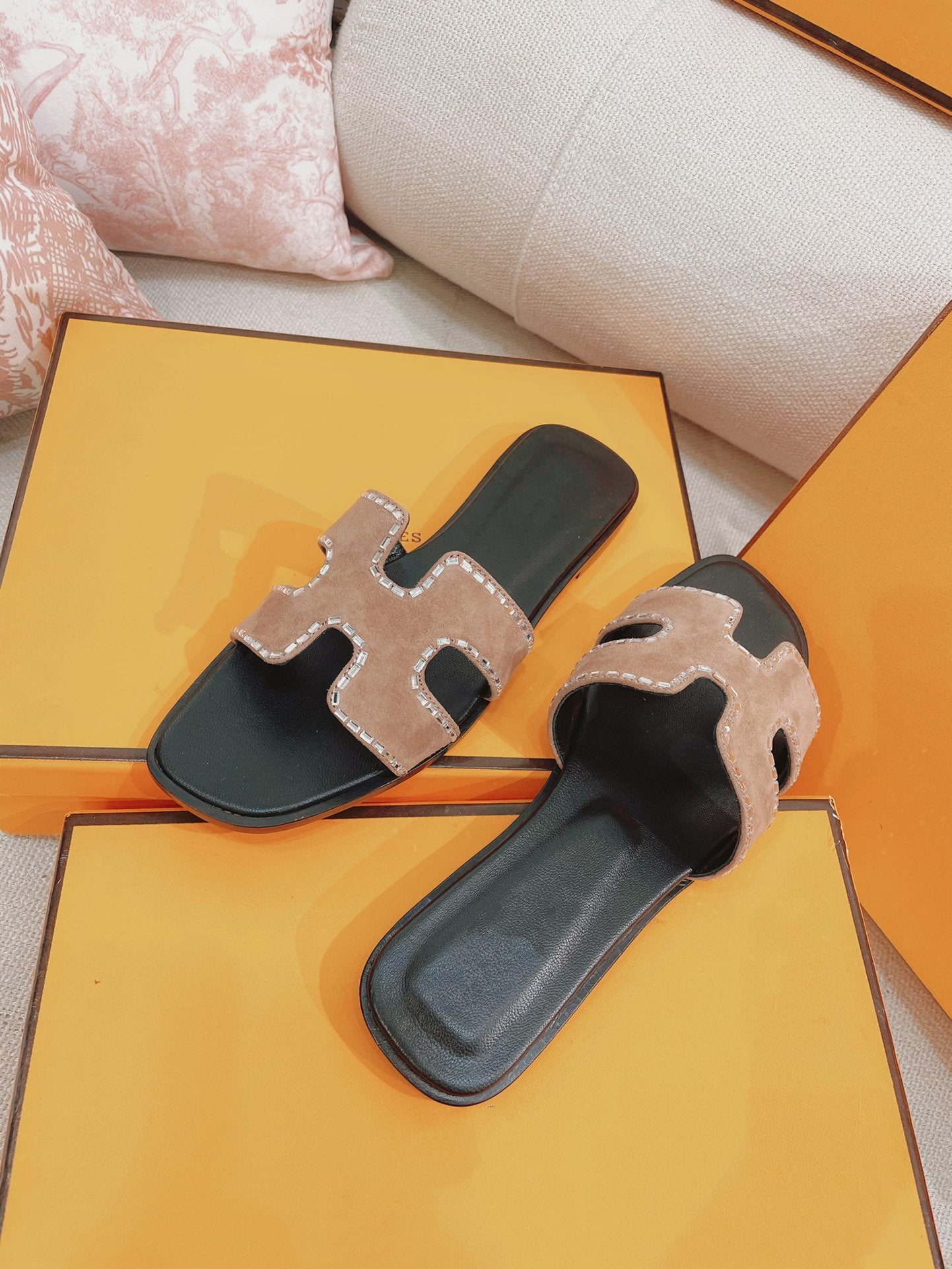 0ran Sandal Calfskin Rhinestone Brown