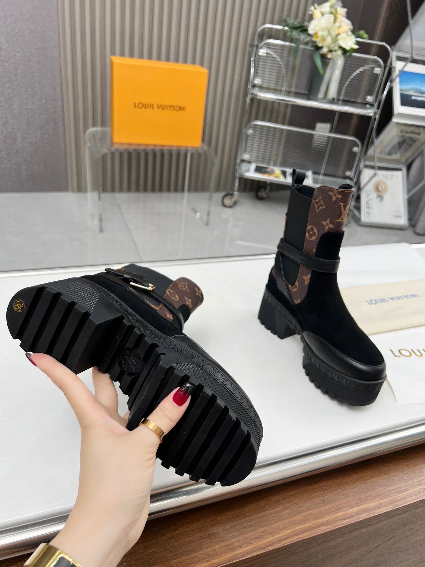 LAUREATE PLATFORM DESERT BOOT IN BLACK SUEDE AND BROWN CALFSKIN