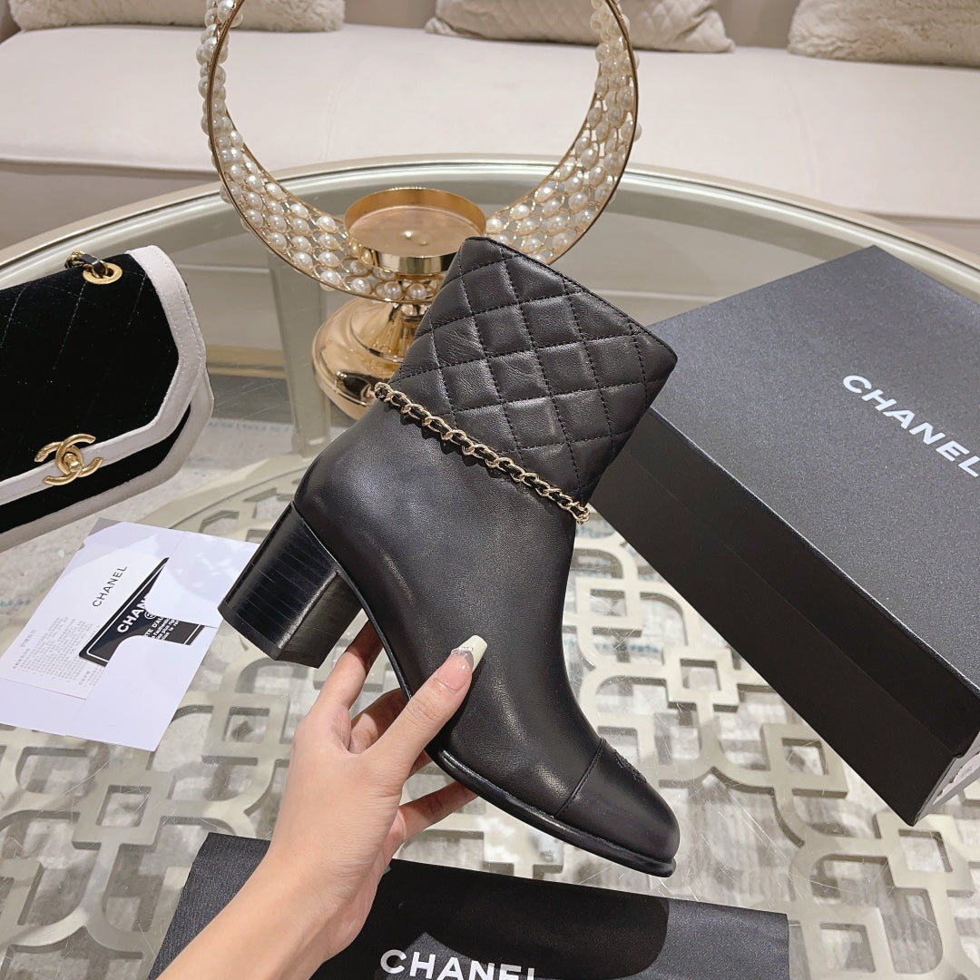 MID-HEEL ANKLE BOOTS IN BLACK CALFSKIN