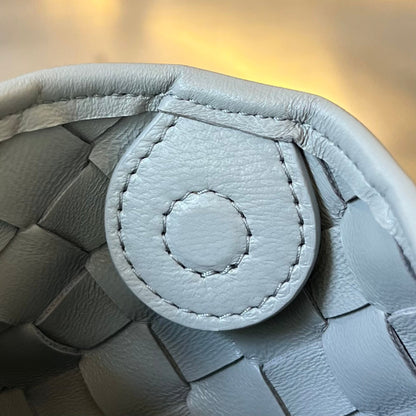 SARDINE 20 WITH CHAIN IN LIGHT GREY LAMBSKIN