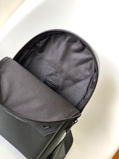 PILOT SLINGBAG 30 IN BLACK COWHIDE LEATHER