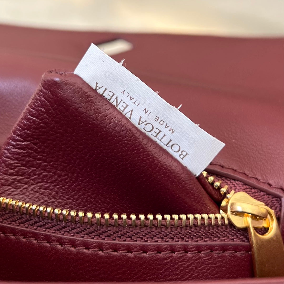 ANDIAMO 21 IN BURGUNDY RED LAMBSKIN