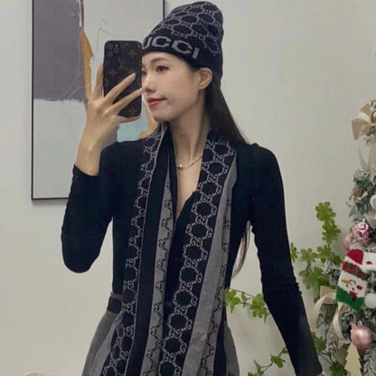 SET CLASSIC SCARF AND HAT IN BLACK MONOGRAM CASHMERE 200522