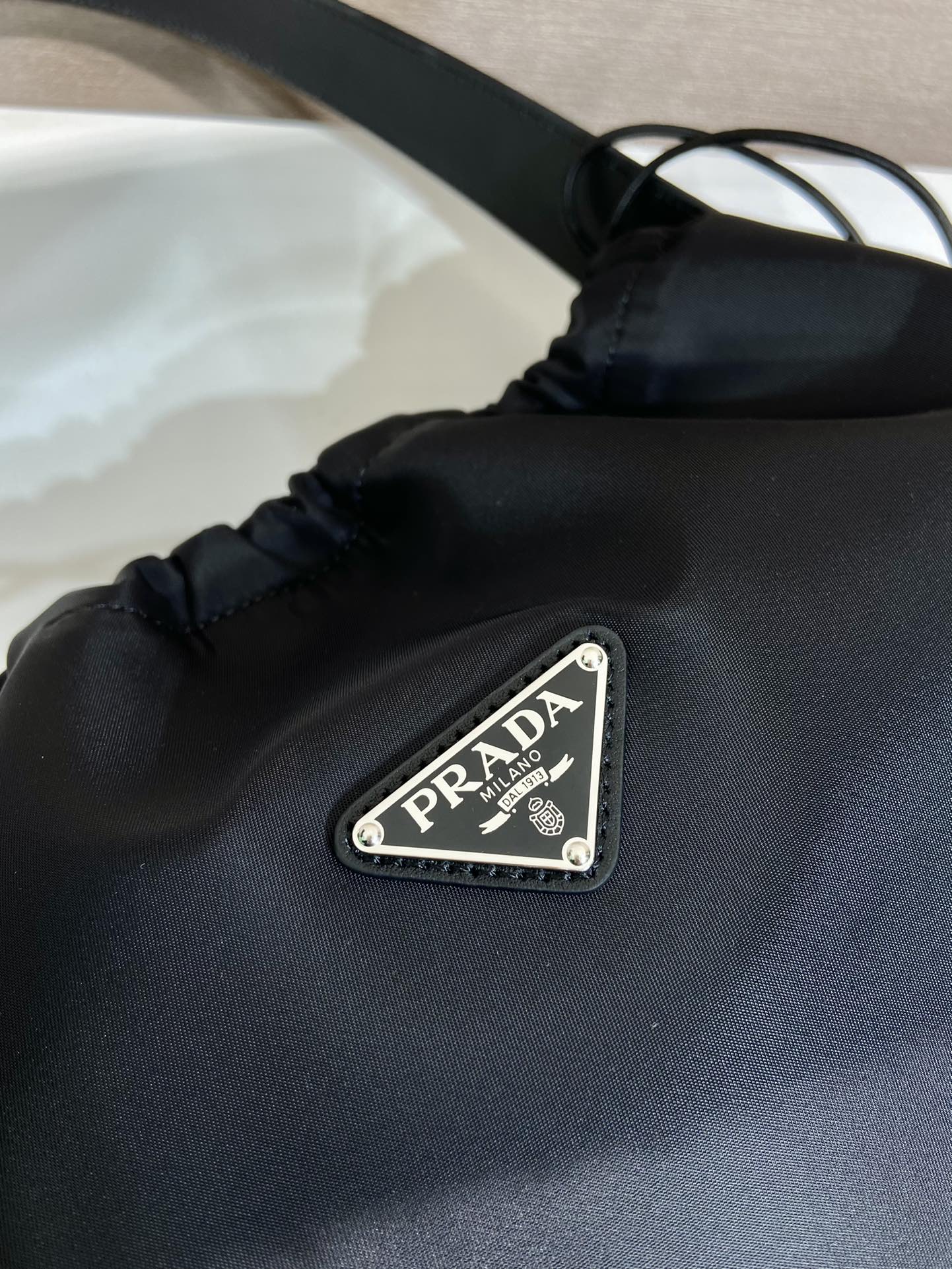 LARGE DRAWSTRING BAG 37 IN BLACK RE-NYLON