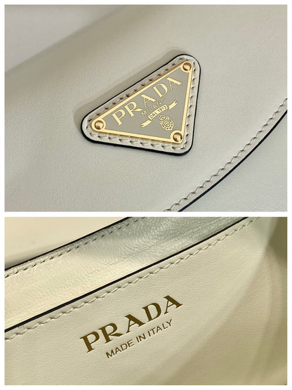 FLAP BAG 25 IN WHITE SMOOTH CALFSKIN TRIANGLE LOGO