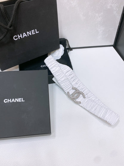CC ELASTIC BELT 30MM IN WHITE CALFSKIN SILVER HARDWARE WITH RHINSTONES