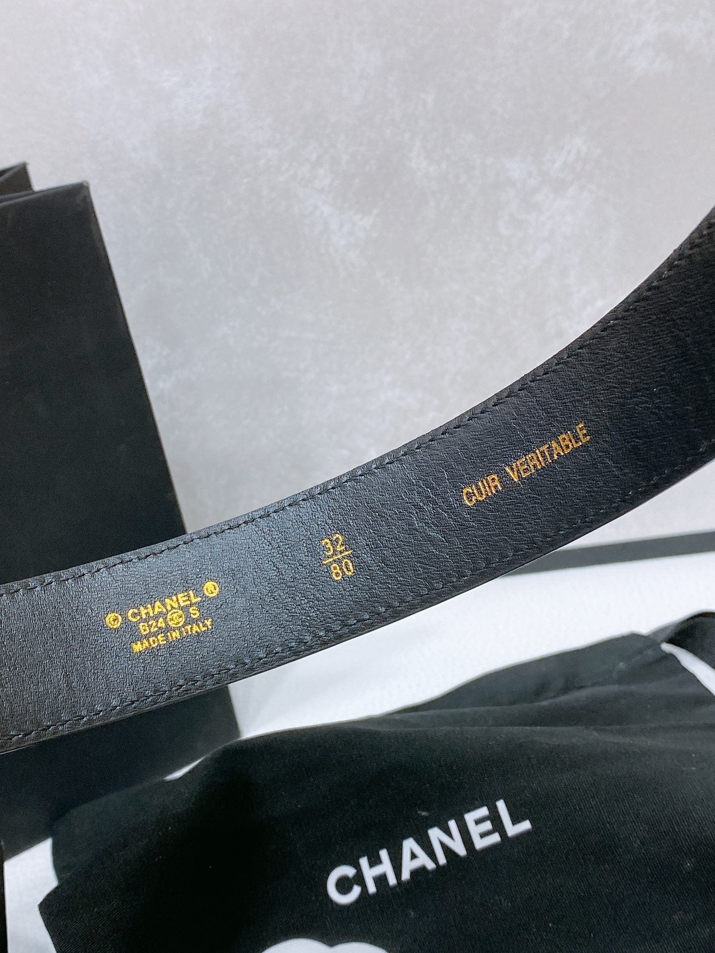 CC 30MM BELT IN BLACK EMBROIDERED CALFSKIN WHITE MIX BLACK METAL HARDWARE