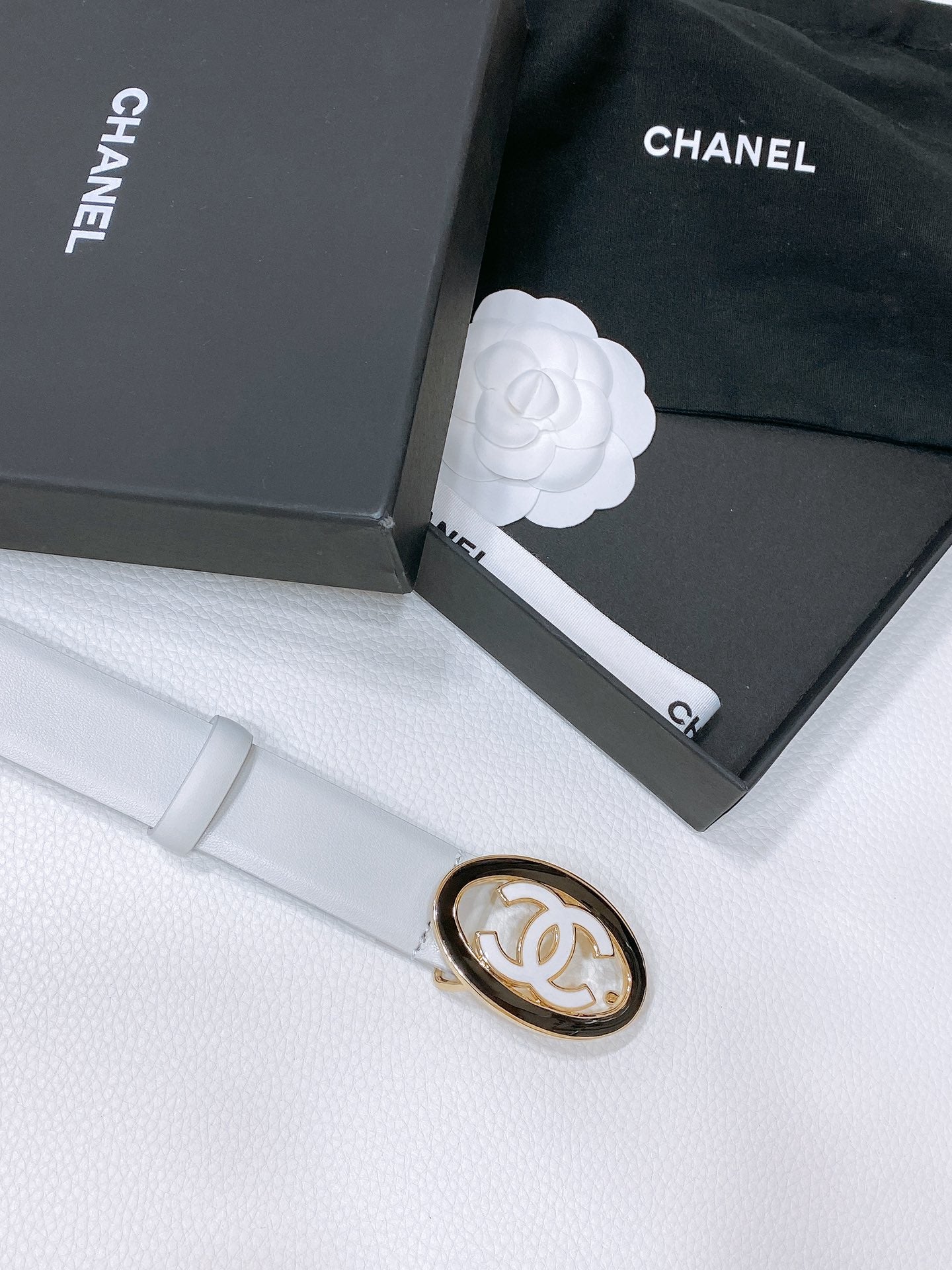 CC 30MM BELT IN WHITE SMOOTH CALFSKIN WHITE MIX BLACK METAL HARDWARE