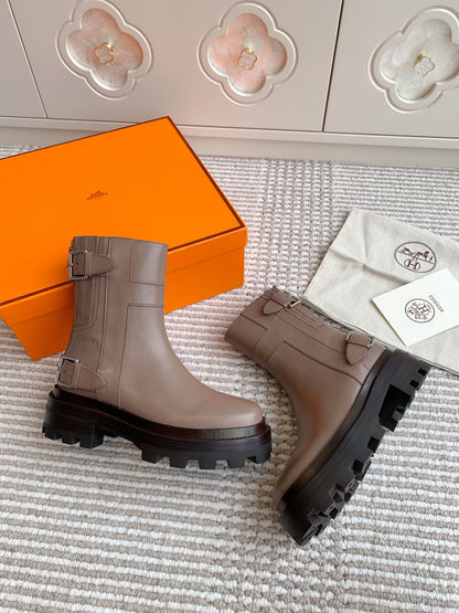 JAIME ANKLE BOOT IN CEDAR BROWN CALFSKIN