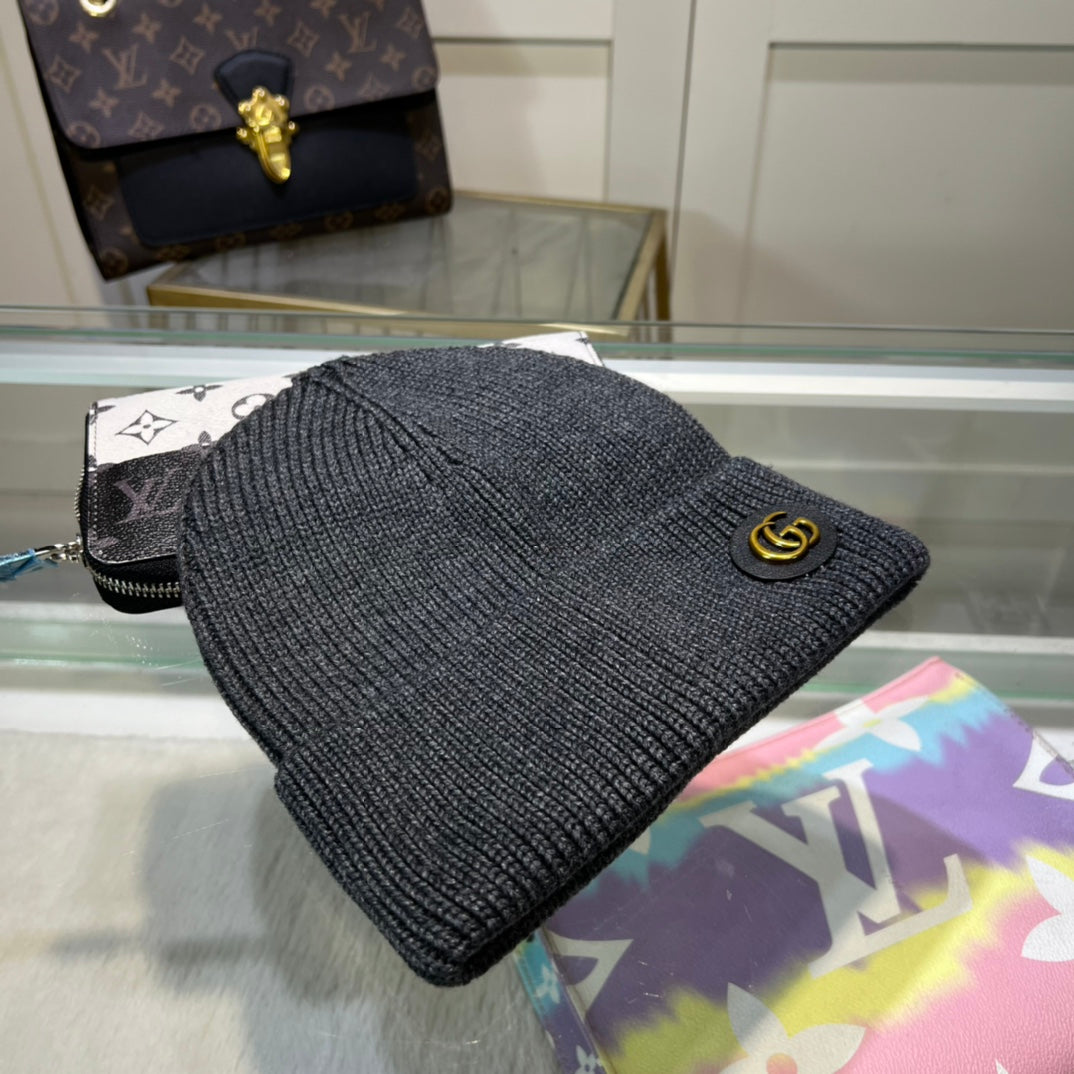 BEANIE HAT IN BLACK WOOL 395841