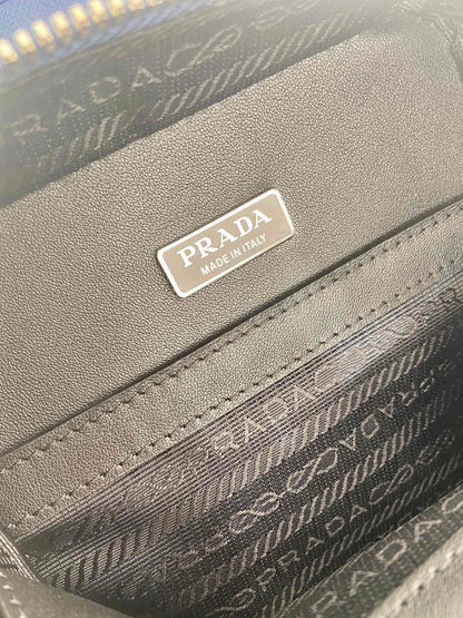 CHEST BAG 20 IN CLASSIC BLUE SAFFIANO LEATHER