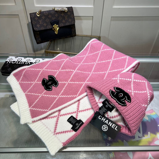 SET HAT AND SCARF IN PUNCH PINK MIX WHITE WOOL 422597