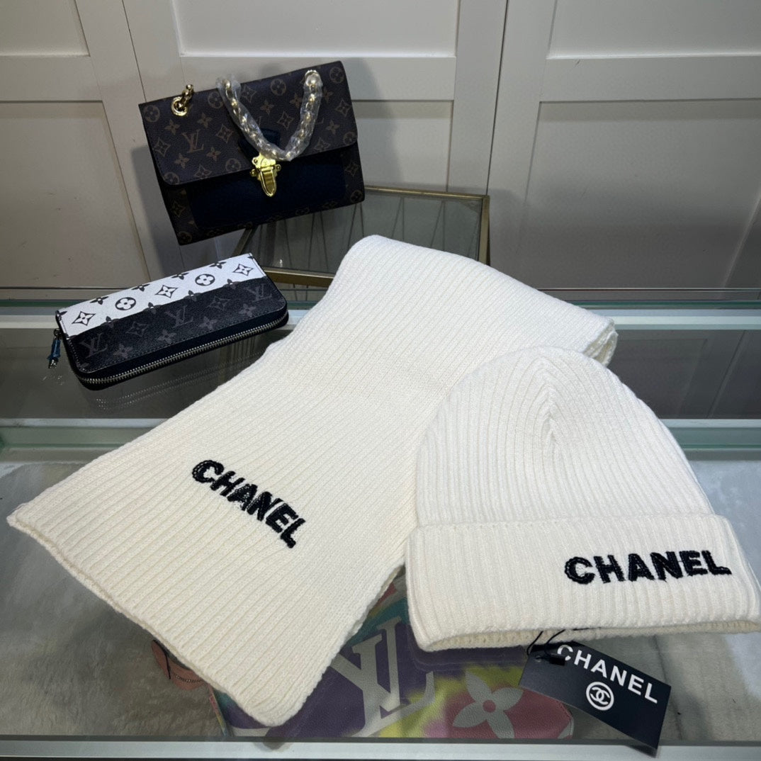 SET HAT AND SCARF IN WHITE WOOL 422599