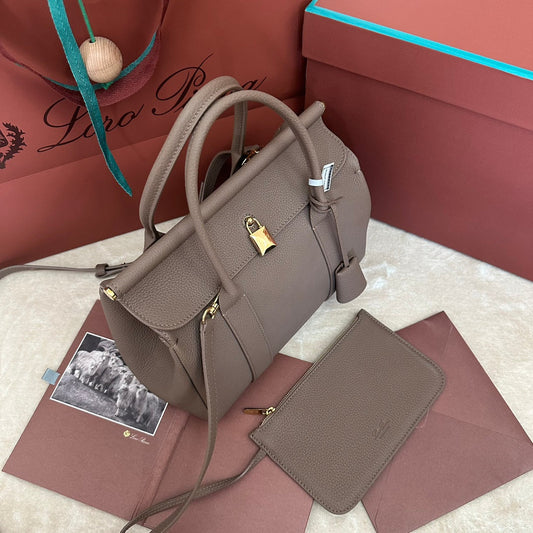 LOOM BAG 25 IN CEDAR BROWN CALFSKIN WITH GOLD HARDWARE