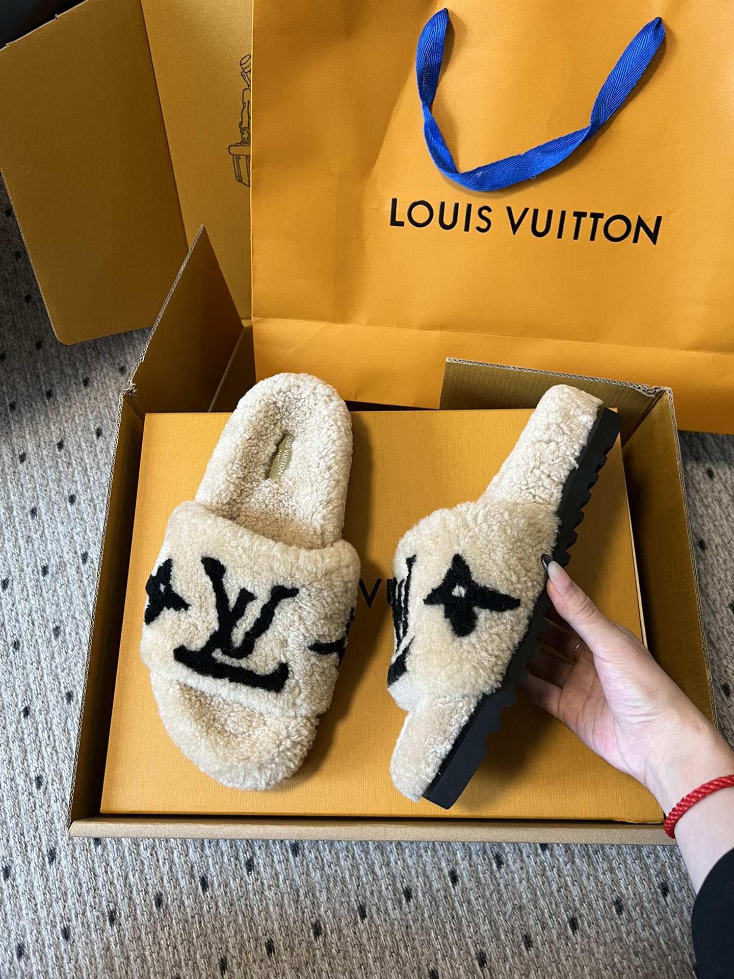 SLIPPER IN CAMEL BEIGE MIX BLACK FLEECE