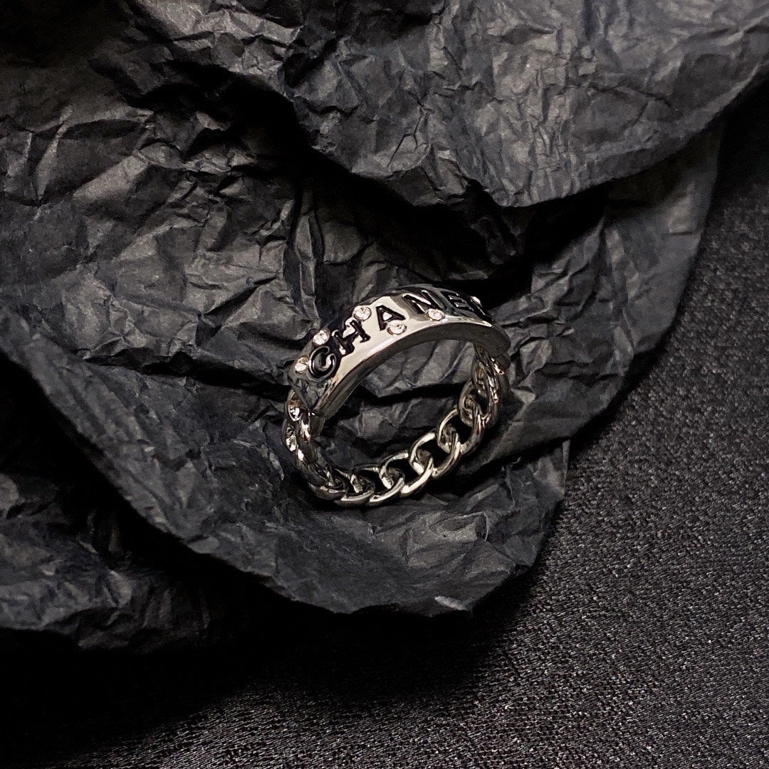 CC  RING LETTER DOUBLE C IN SILVER DIAMOND BLACK EMBOSSED LOGO