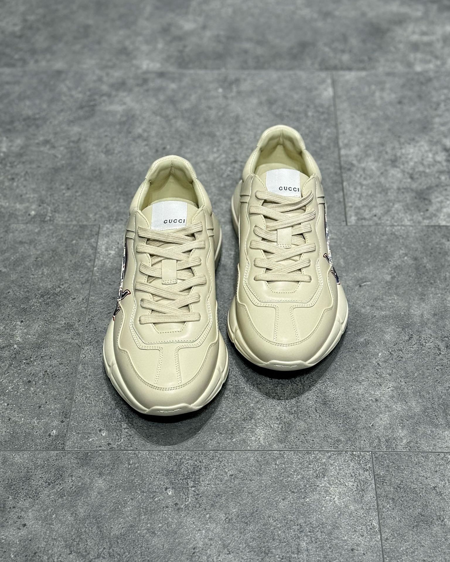 GUC Sneakers