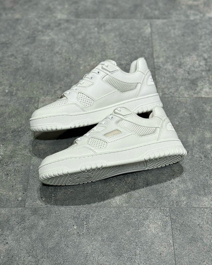 GUC Sneakers