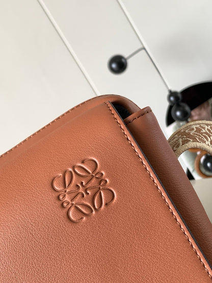 LO Messenger Bag