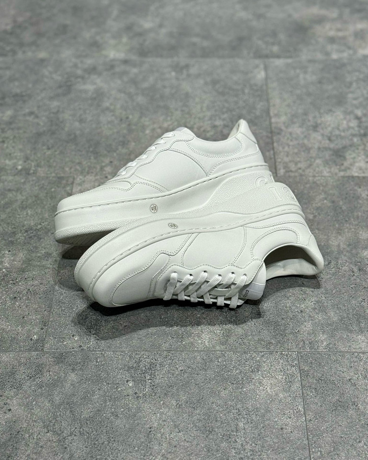 GUC Sneakers