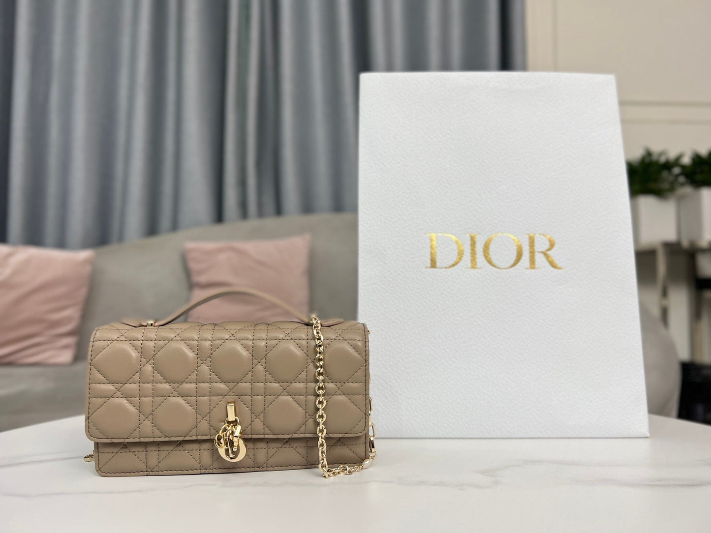 DIO Miss DIO Handbag (21cm)