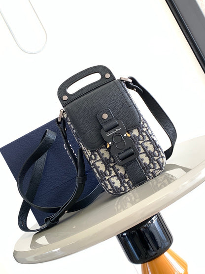 DIO Oblique Sling Bag