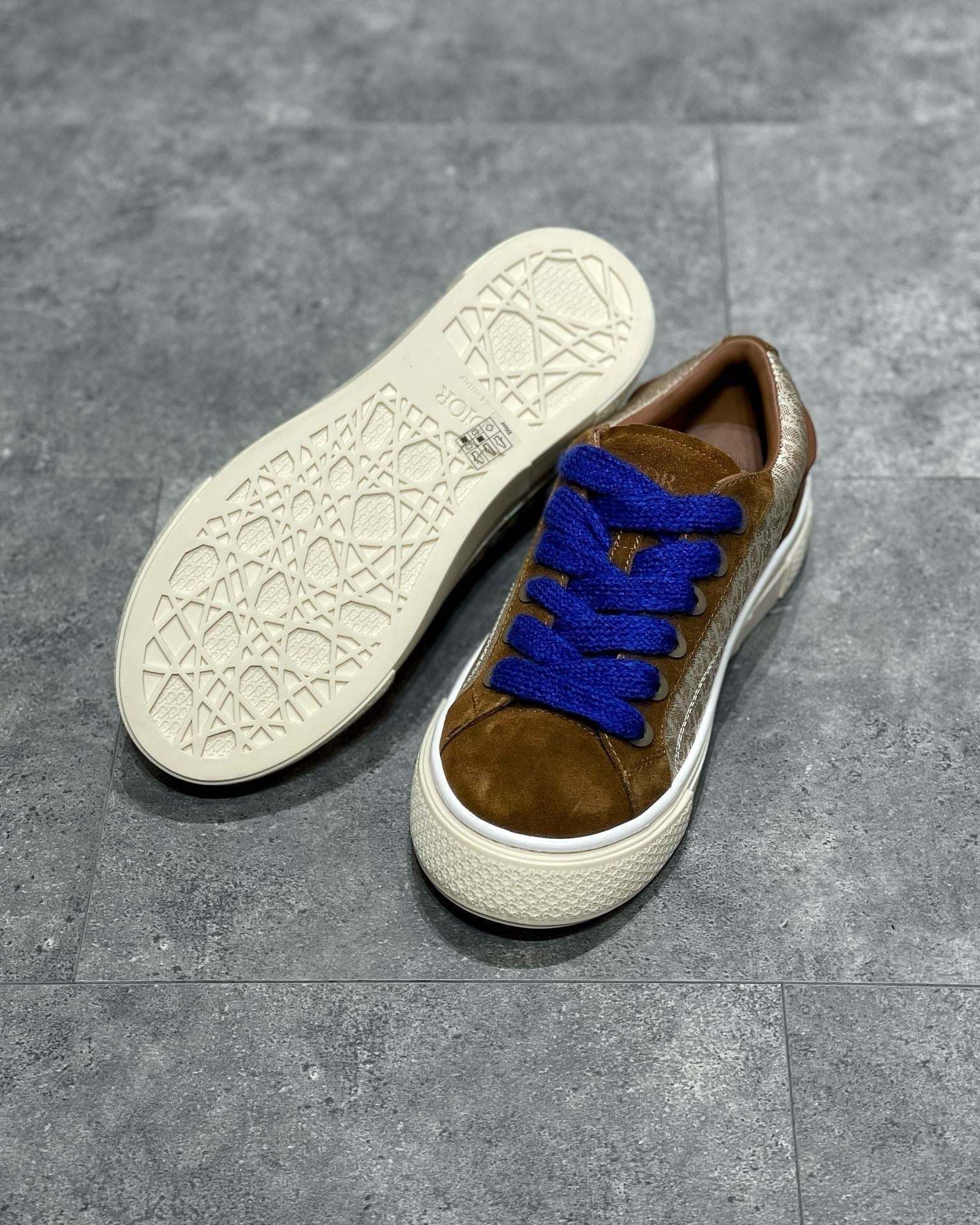 DIO Sneakers