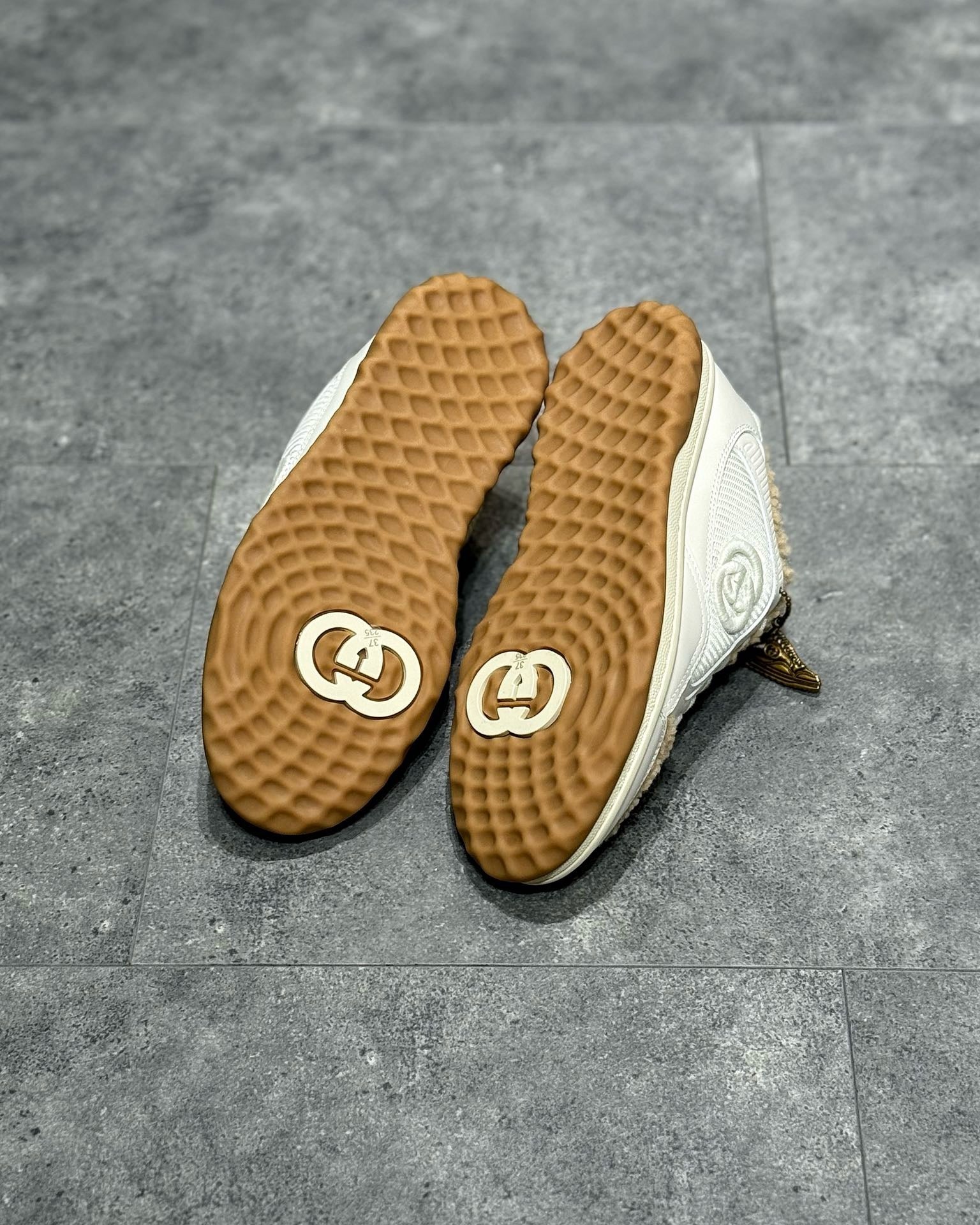 GUC Sneakers