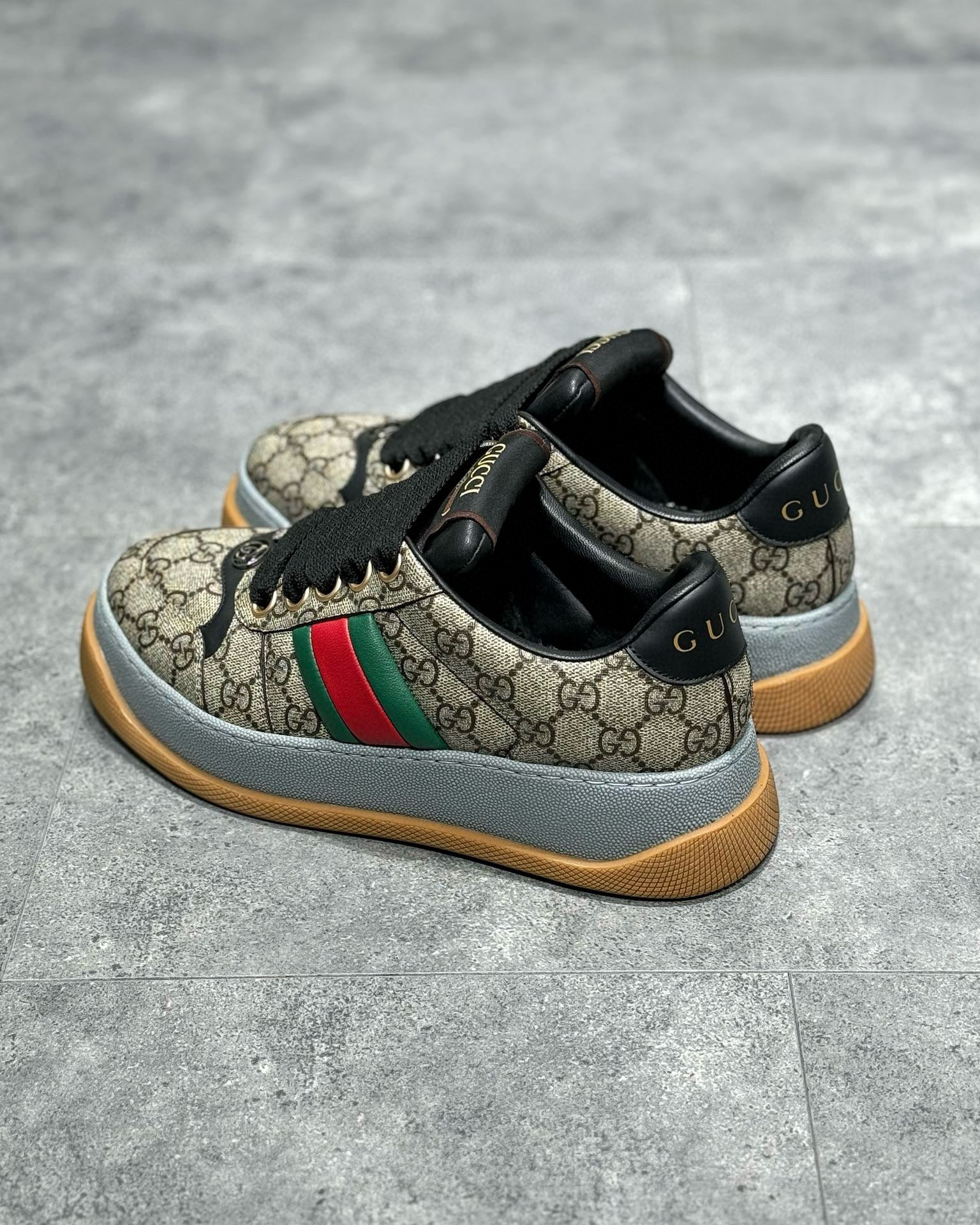 GUC Sneakers