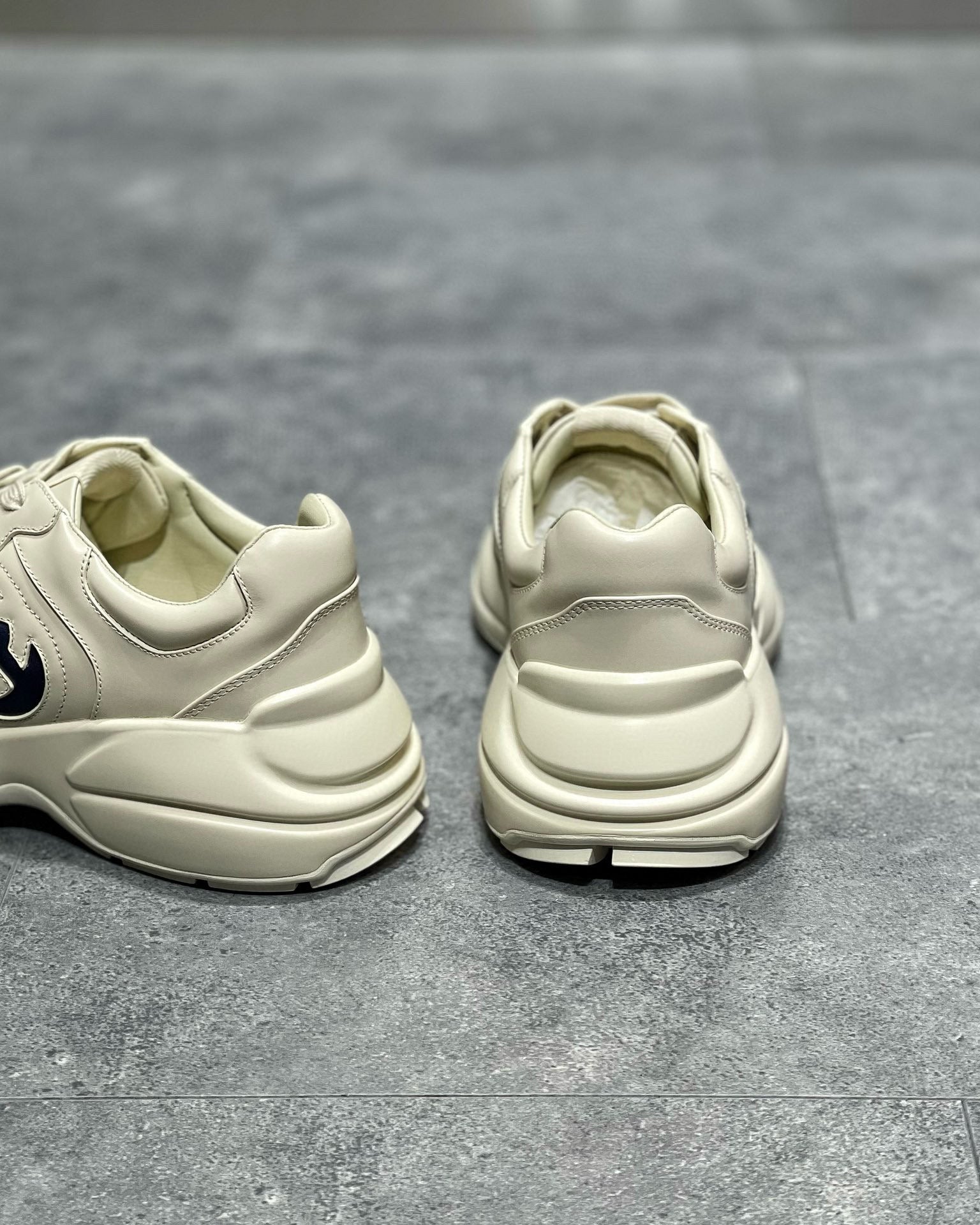GUC Sneakers