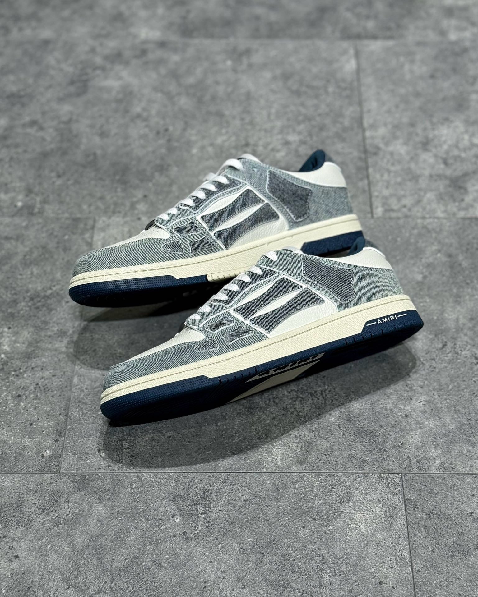 AMR Sneakers