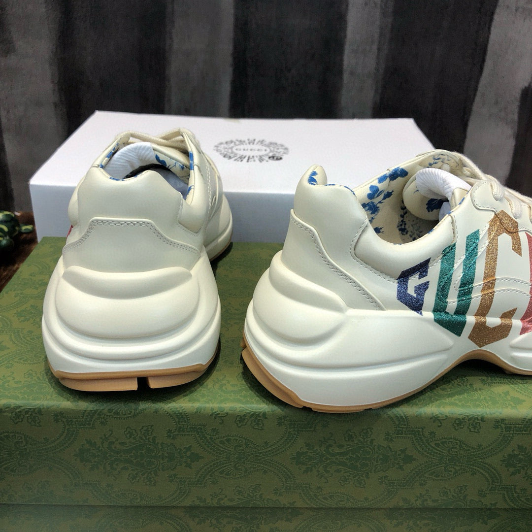 GUC Sneakers