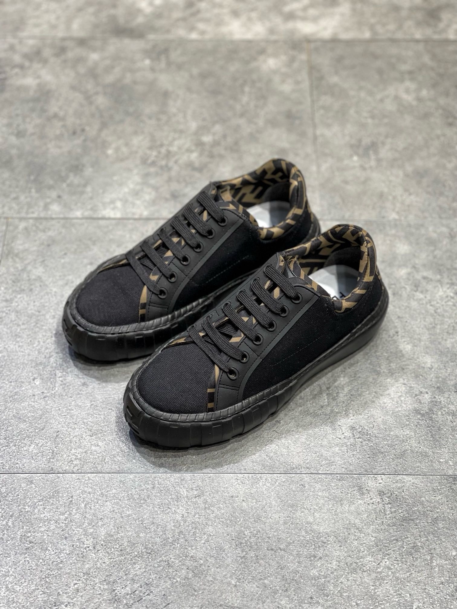 FEN Sneakers