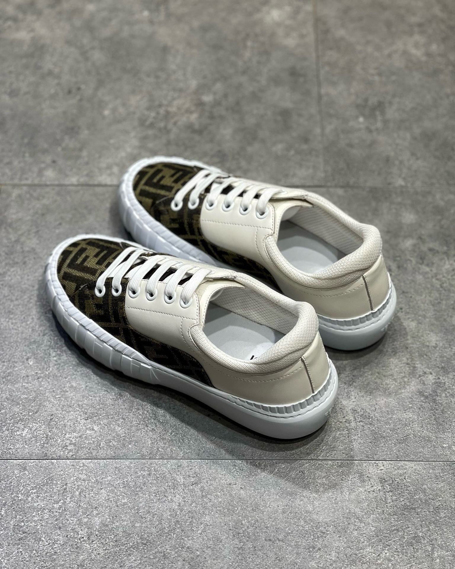 FEN Sneakers